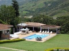 ALOJAMIENTOS COLOMBIA - Barbosa、Antioquiaのフィンカ